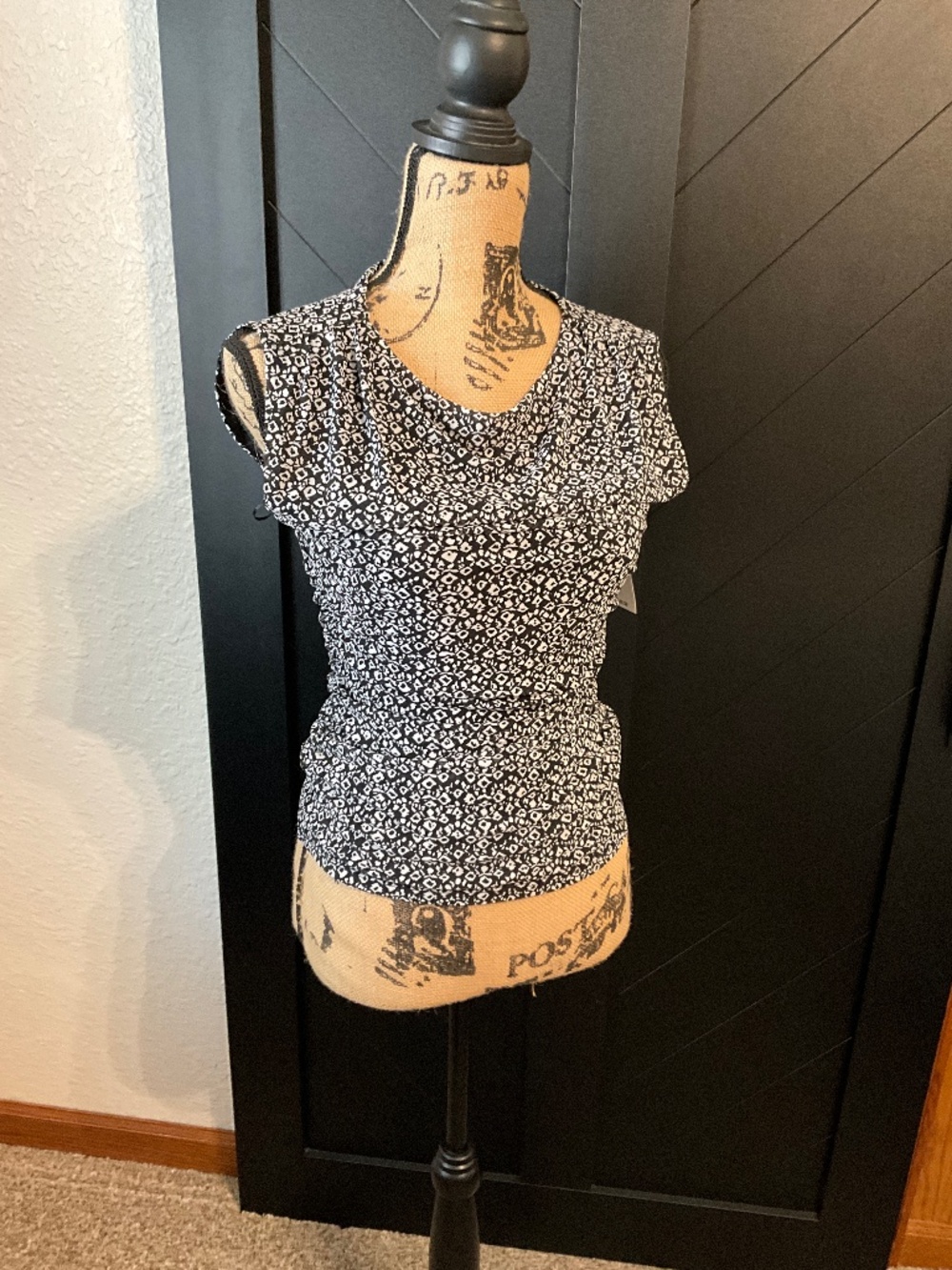 NWT fitted knit blouse. Small
